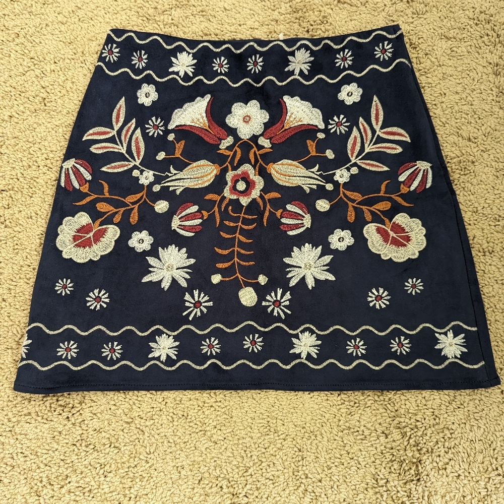 Mi AMI Velvet skirt with embroidered flowers